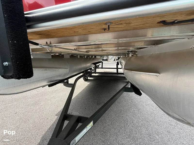 Slide: The Image of Bentley Pontoons Legacy Series 200 2024 - 16427913