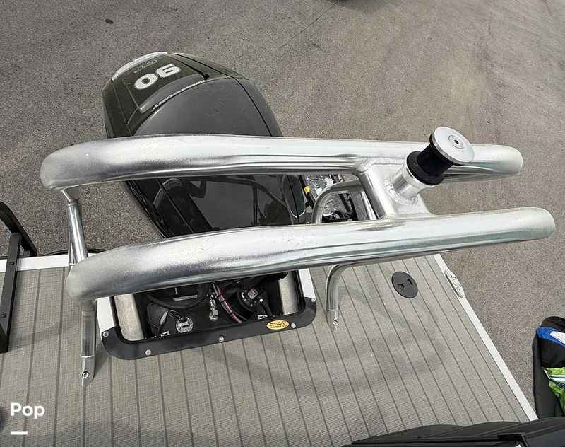 Slide: The Image of Bentley Pontoons Legacy Series 200 2024 - 16427923