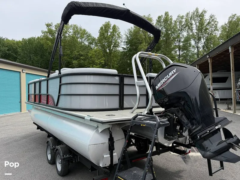 Slide: The Image of Bentley Pontoons Legacy Series 200 2024 - 16427925