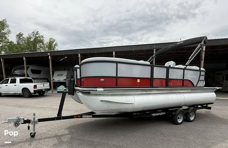 Slide: The Image of Bentley Pontoons Legacy Series 200 2024 - 16427926