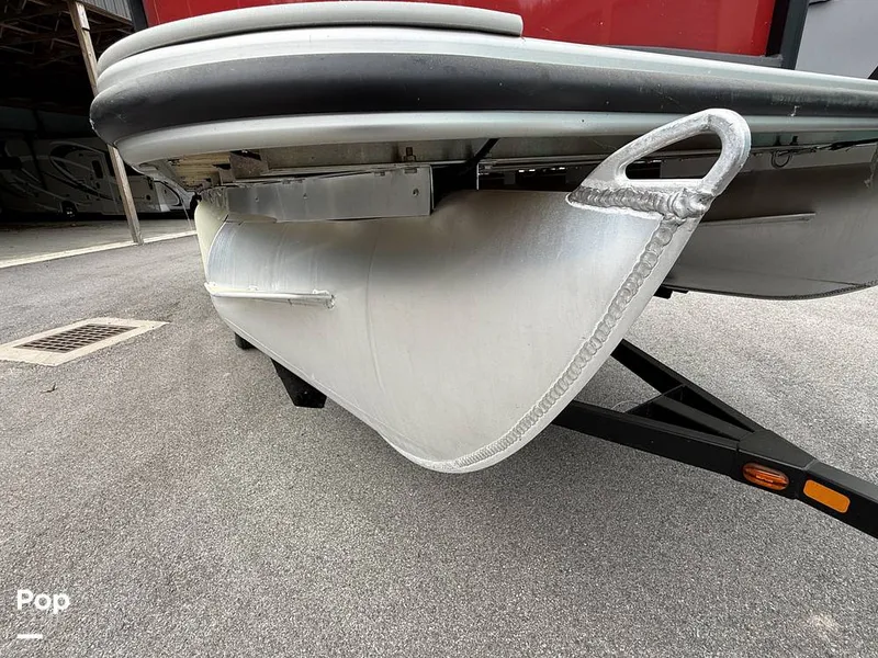 Slide: The Image of Bentley Pontoons Legacy Series 200 2024 - 16427937