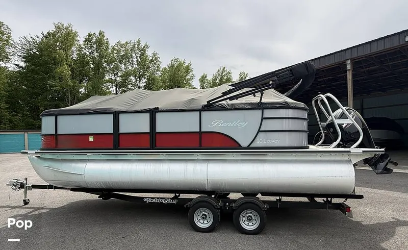 Slide: The Image of Bentley Pontoons Legacy Series 200 2024 - 16427939