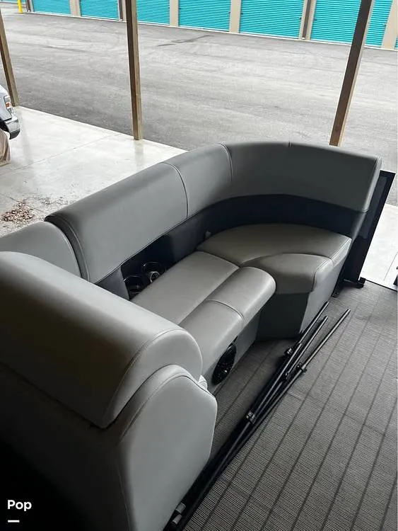 Slide: The Image of Bentley Pontoons Legacy Series 200 2024 - 16404122