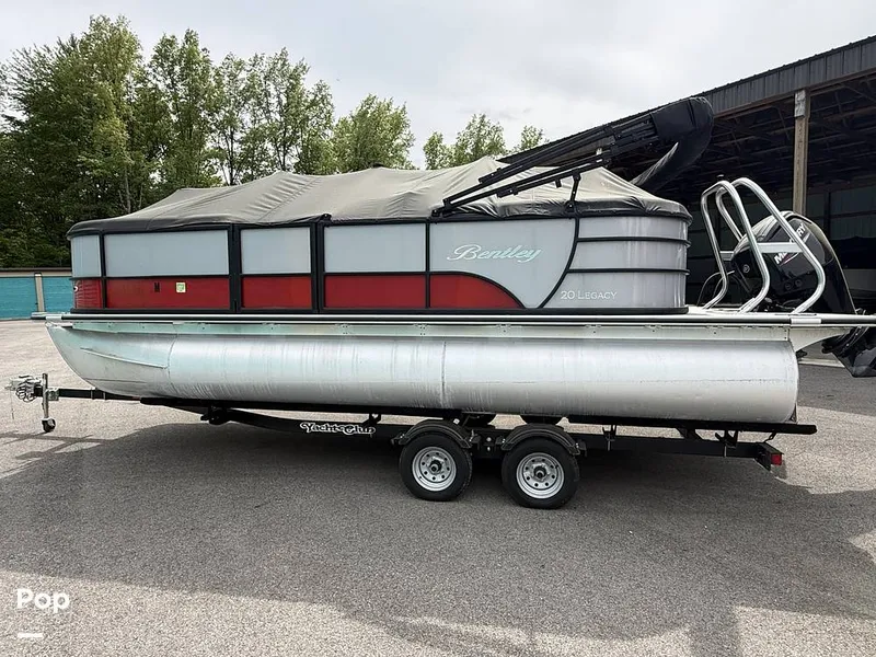 Slide: The Image of Bentley Pontoons Legacy Series 200 2024 - 16427940
