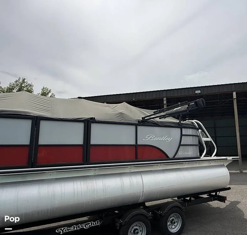 Slide: The Image of Bentley Pontoons Legacy Series 200 2024 - 16427941