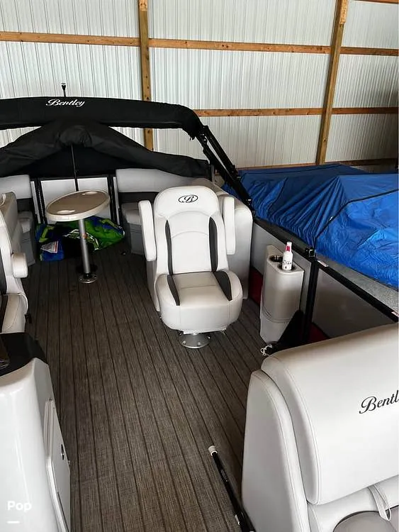 Slide: The Image of Bentley Pontoons Legacy Series 200 2024 - 16404123