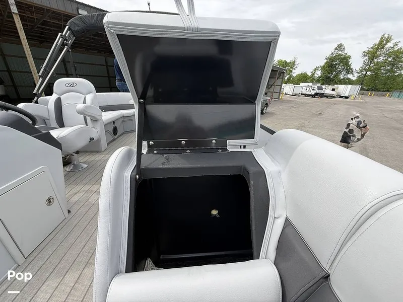 Slide: The Image of Bentley Pontoons Legacy Series 200 2024 - 16427952