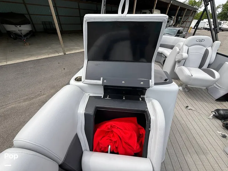 Slide: The Image of Bentley Pontoons Legacy Series 200 2024 - 16427954