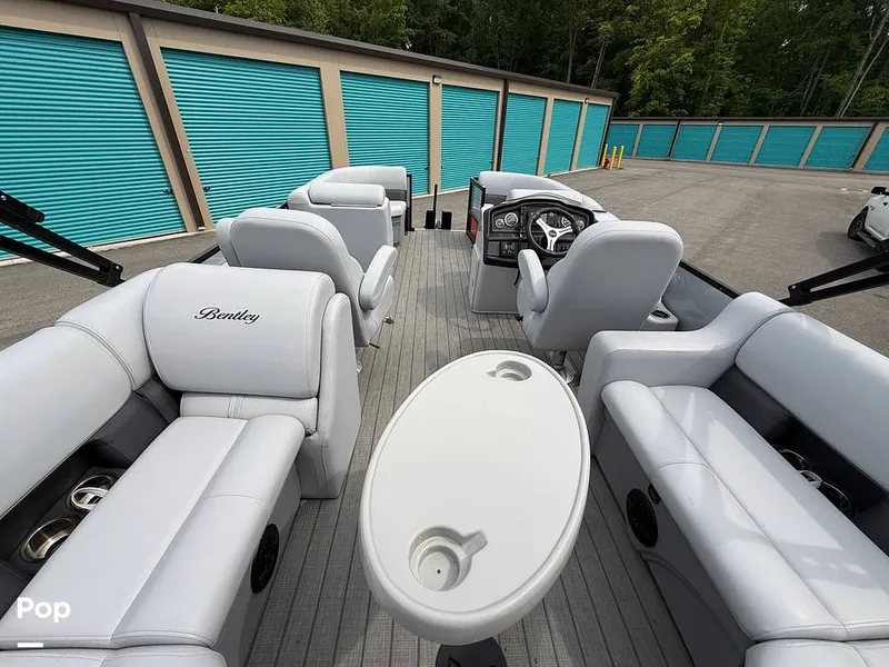 Slide: The Image of Bentley Pontoons Legacy Series 200 2024 - 16427955