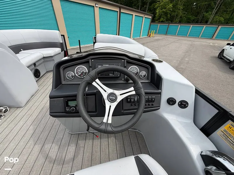 Slide: The Image of Bentley Pontoons Legacy Series 200 2024 - 16427957