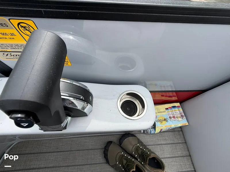 Slide: The Image of Bentley Pontoons Legacy Series 200 2024 - 16427959