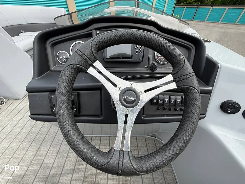 Slide: The Image of Bentley Pontoons Legacy Series 200 2024 - 16427966