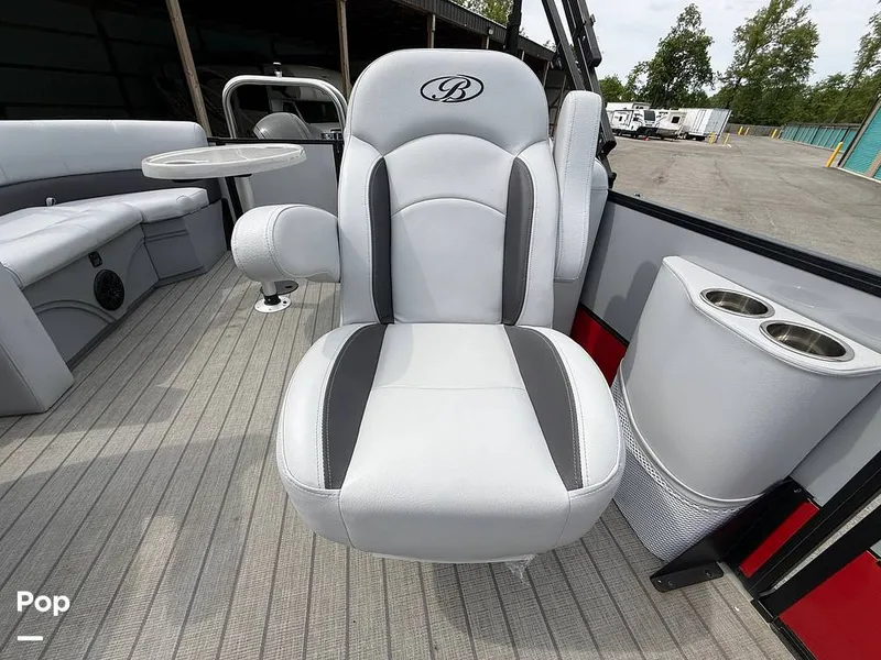 Slide: The Image of Bentley Pontoons Legacy Series 200 2024 - 16427970