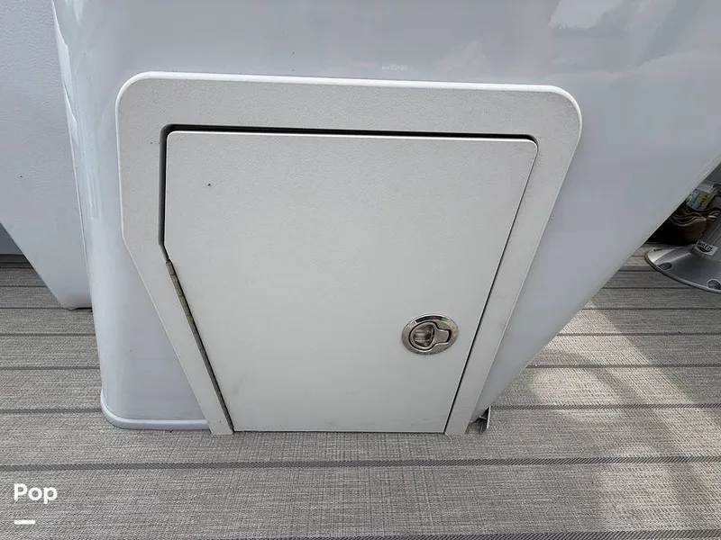 Slide: The Image of Bentley Pontoons Legacy Series 200 2024 - 16427973