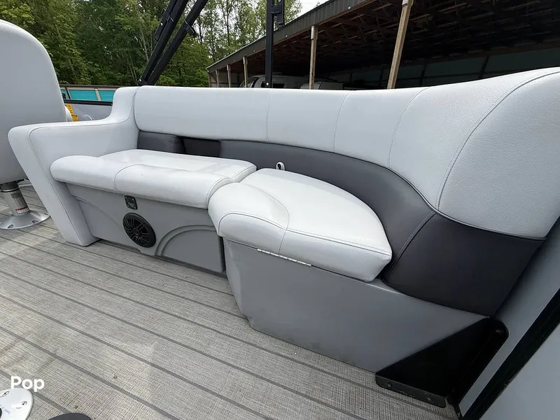 Slide: The Image of Bentley Pontoons Legacy Series 200 2024 - 16427974
