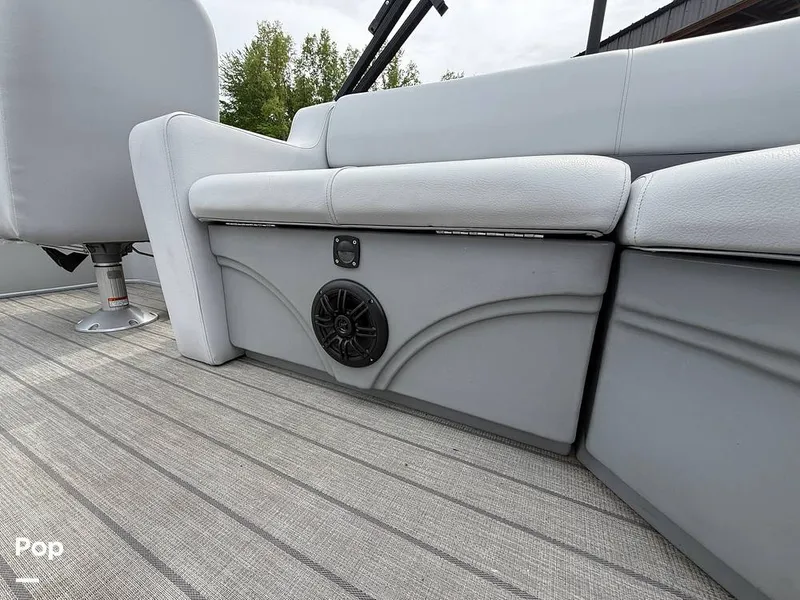 Slide: The Image of Bentley Pontoons Legacy Series 200 2024 - 16427975