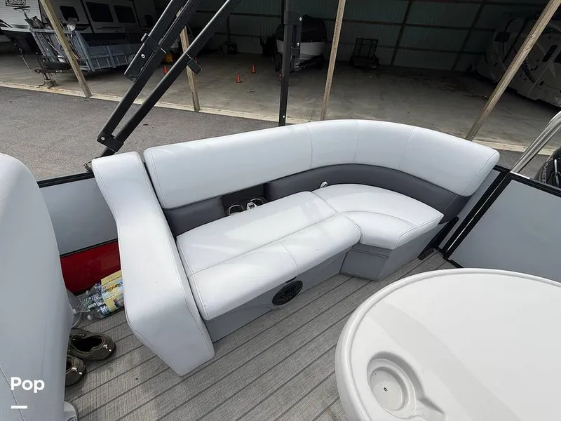 Slide: The Image of Bentley Pontoons Legacy Series 200 2024 - 16427976