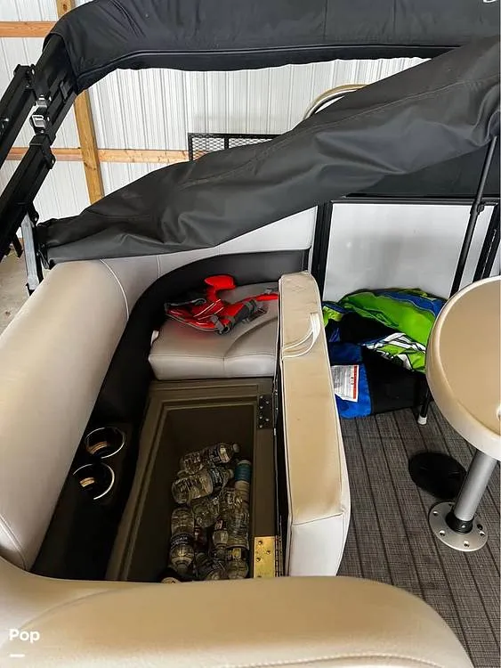 Slide: The Image of Bentley Pontoons Legacy Series 200 2024 - 16404126
