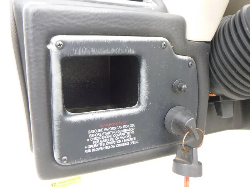 Slide: The Image of Crownline Boats 250 XSS 2023 - 16443858