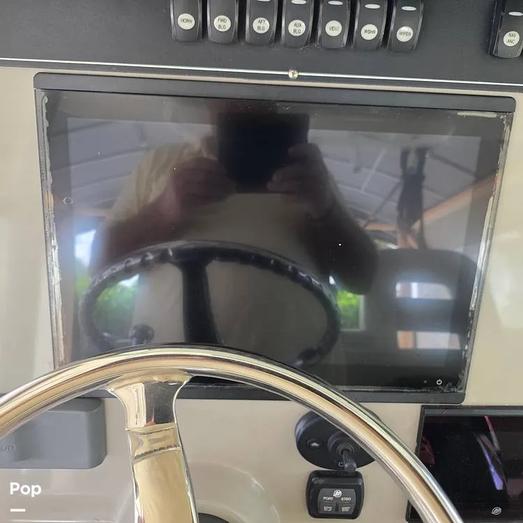 Slide: The Image of Boston Whaler 330 Outrage 2017 - 16442988
