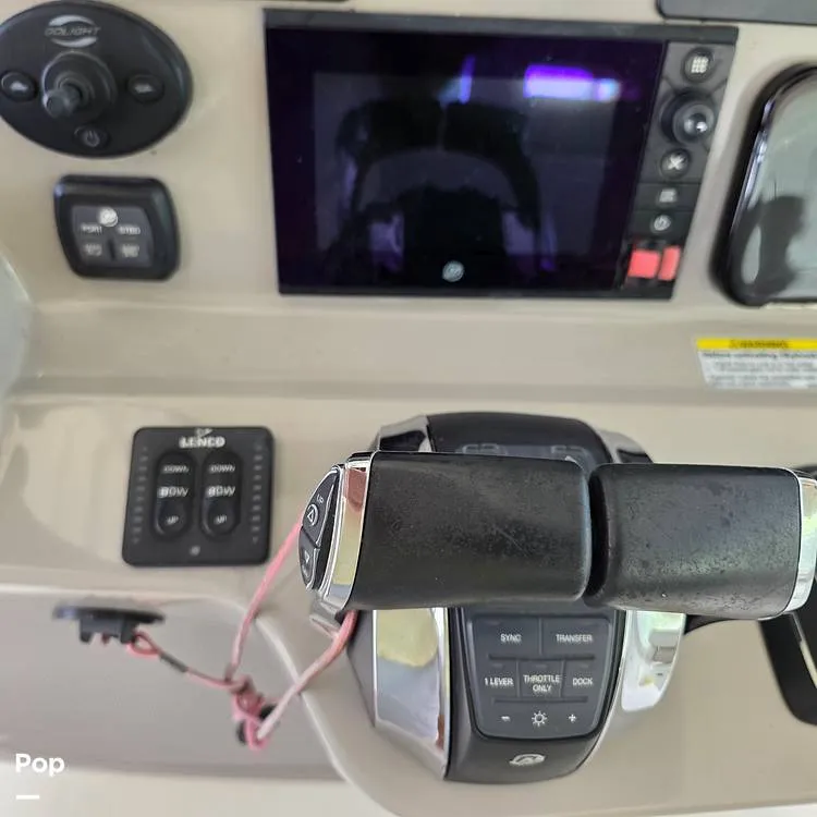 Slide: The Image of Boston Whaler 330 Outrage 2017 - 16442992