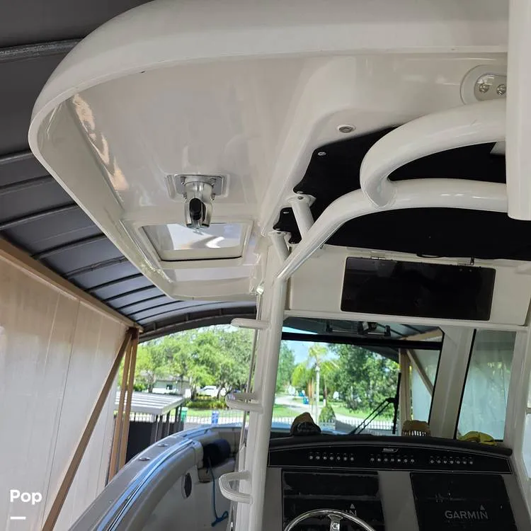 Slide: The Image of Boston Whaler 330 Outrage 2017 - 16443022