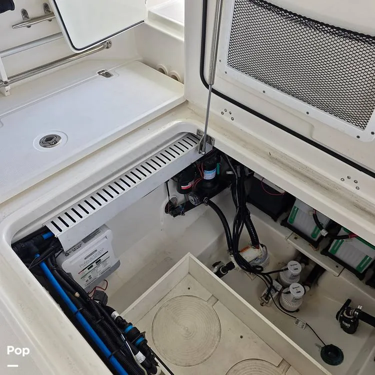Slide: The Image of Boston Whaler 330 Outrage 2017 - 16443083