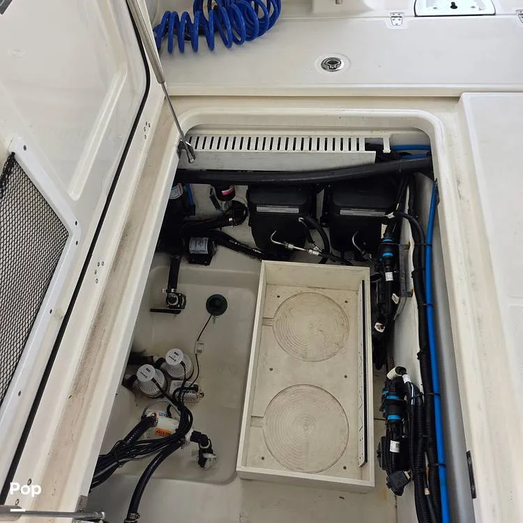 Slide: The Image of Boston Whaler 330 Outrage 2017 - 16443084