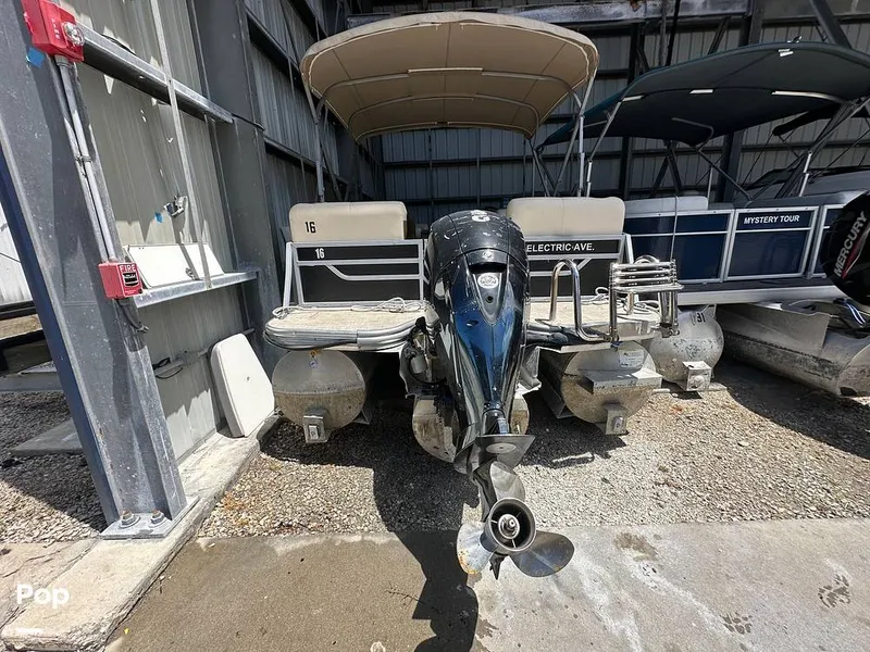 Slide: The Image of Lowe SS 230WT 2023 - 16436971