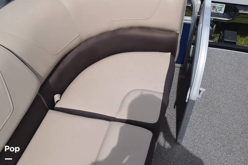 Slide: The Image of Sun Tracker Party Barge 20 DLX 2018 - 16438007
