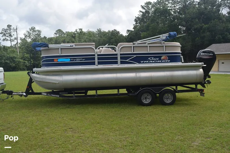 Slide: The Image of Sun Tracker Party Barge 20 DLX 2018 - 16439859