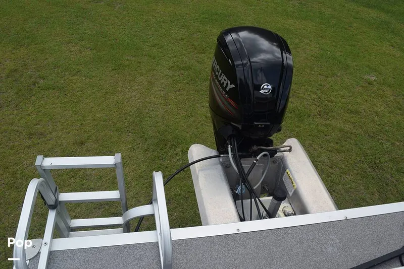 Slide: The Image of Sun Tracker Party Barge 20 DLX 2018 - 16437959