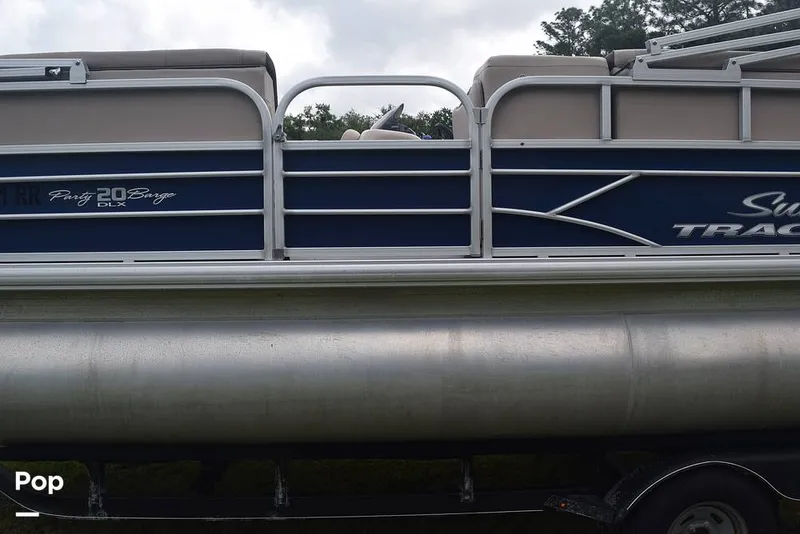 Slide: The Image of Sun Tracker Party Barge 20 DLX 2018 - 16437968