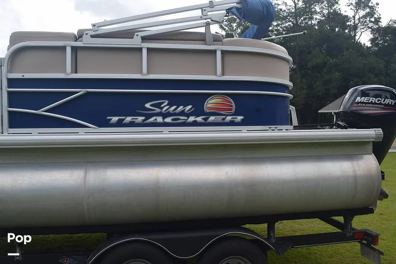 Slide: The Image of Sun Tracker Party Barge 20 DLX 2018 - 16437969