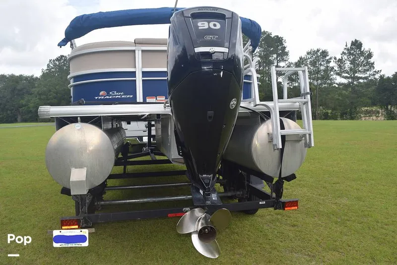 Slide: The Image of Sun Tracker Party Barge 20 DLX 2018 - 16437970