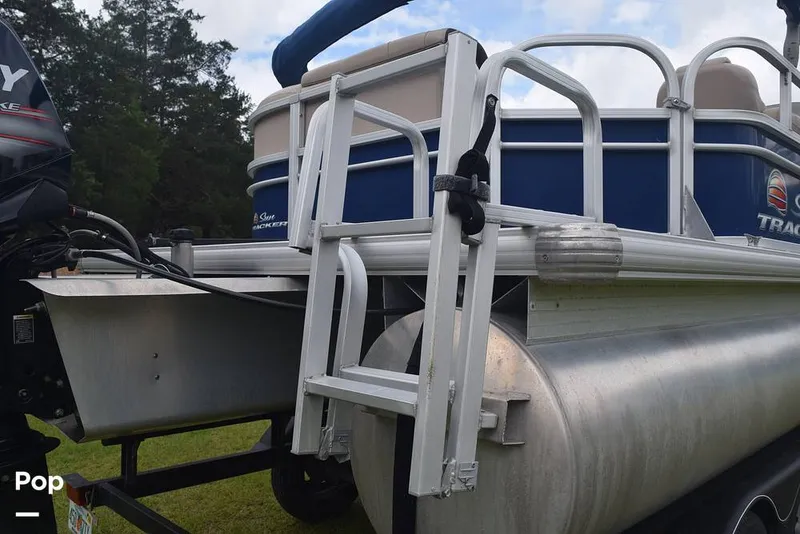 Slide: The Image of Sun Tracker Party Barge 20 DLX 2018 - 16437975