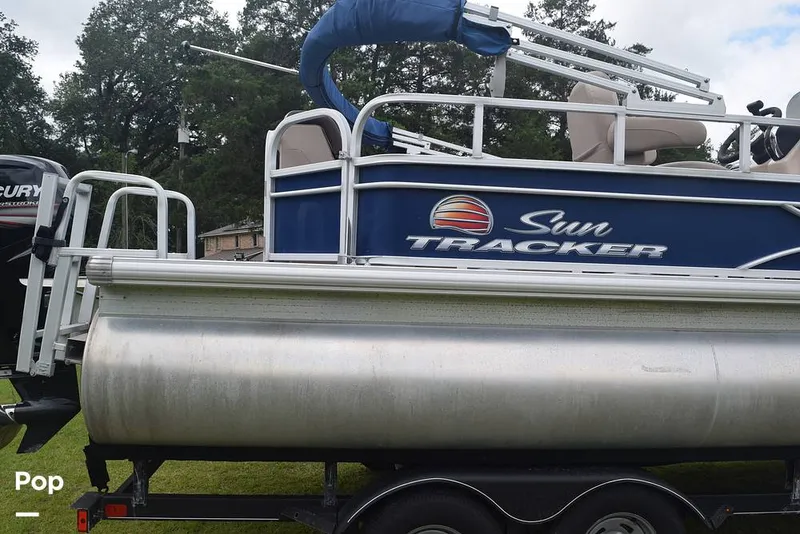 Slide: The Image of Sun Tracker Party Barge 20 DLX 2018 - 16437976