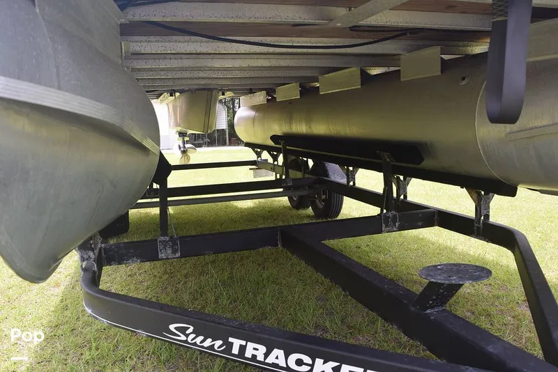 Slide: The Image of Sun Tracker Party Barge 20 DLX 2018 - 16437982