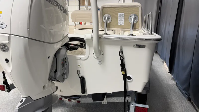 Slide: The Image of Boston Whaler 190 Montauk 2026 - 10