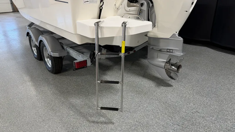 Slide: The Image of Boston Whaler 190 Montauk 2026 - 12