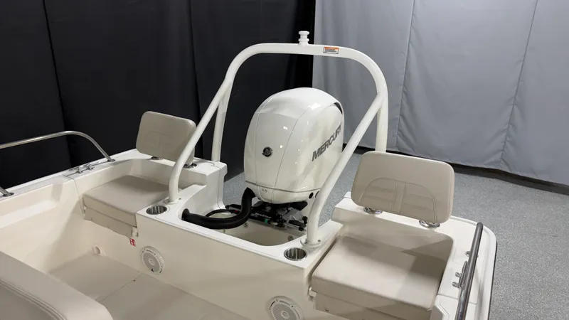 Slide: The Image of Boston Whaler 190 Montauk 2026 - 14