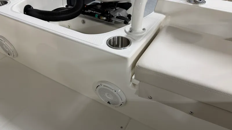 Slide: The Image of Boston Whaler 190 Montauk 2026 - 19