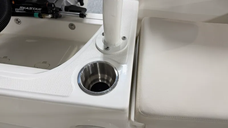 Slide: The Image of Boston Whaler 190 Montauk 2026 - 21