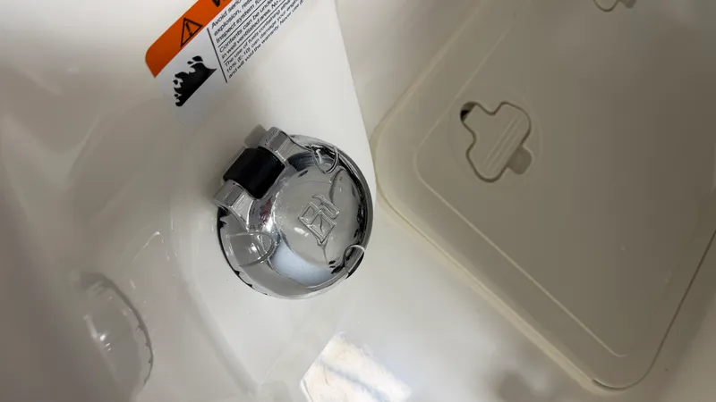 Slide: The Image of Boston Whaler 190 Montauk 2026 - 23