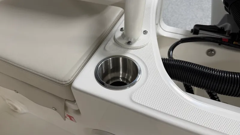 Slide: The Image of Boston Whaler 190 Montauk 2026 - 26