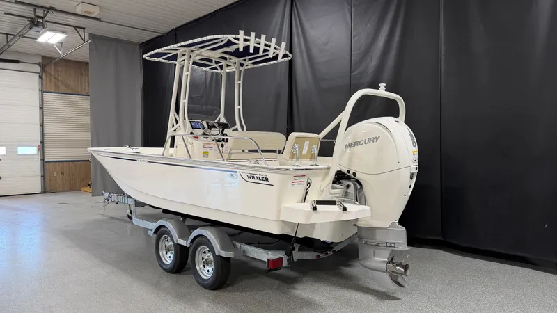 Slide: The Image of Boston Whaler 190 Montauk 2026 - 3