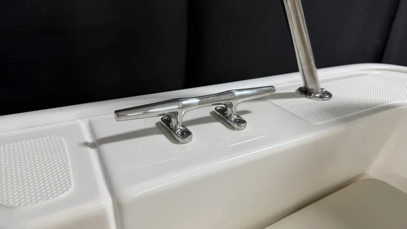 Slide: The Image of Boston Whaler 190 Montauk 2026 - 31