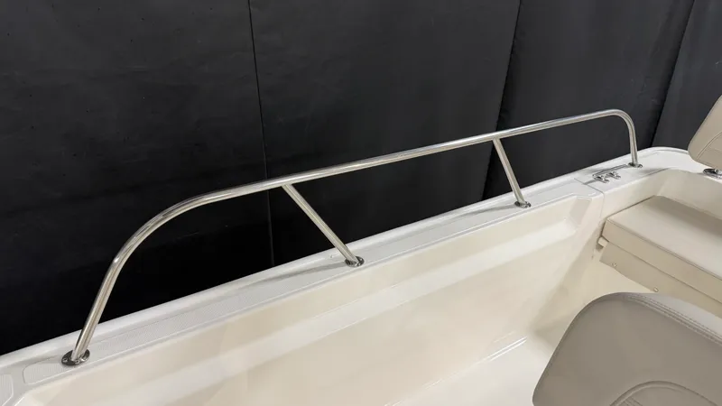 Slide: The Image of Boston Whaler 190 Montauk 2026 - 32