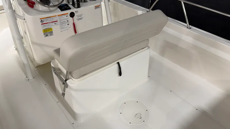 Slide: The Image of Boston Whaler 190 Montauk 2026 - 33