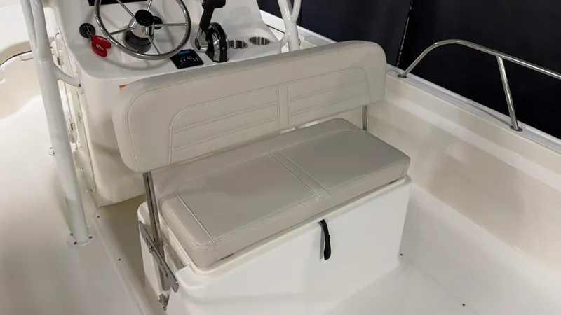 Slide: The Image of Boston Whaler 190 Montauk 2026 - 34